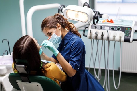 8 Alarming Signs That You Should Visit a Dentist ASAP